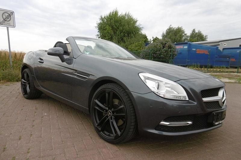 Grau Gebraucht 2013 Mercedes SLK200 Cabrio | 16.900 € (Guter Preis) - Bild 1/4
