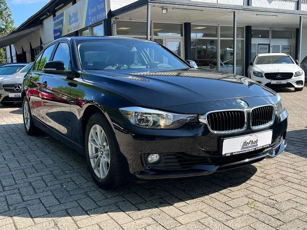 Gebraucht BMW 320 184 PS (135 kW) 2012 Schwarz Limousine