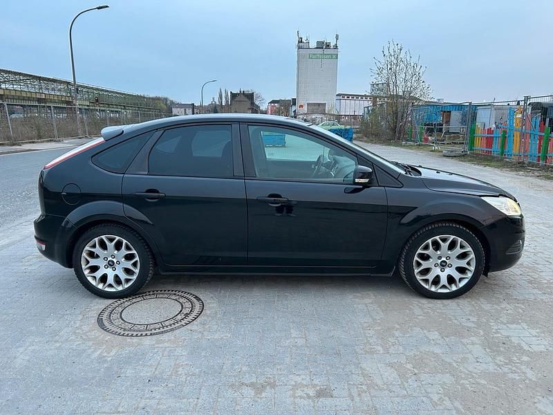 Gebraucht Ford Focus 106 PS (77 kW) 2009 Schwarz Limousine