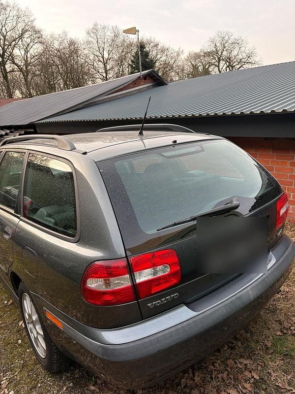 Gebraucht Volvo V40 116 PS (85 kW) 2001 Grau Kombi