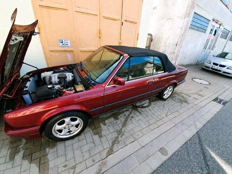 Rot Gebraucht 1993 BMW 318 Cabriolet Cabrio | 10.000 € - Bild 1/4