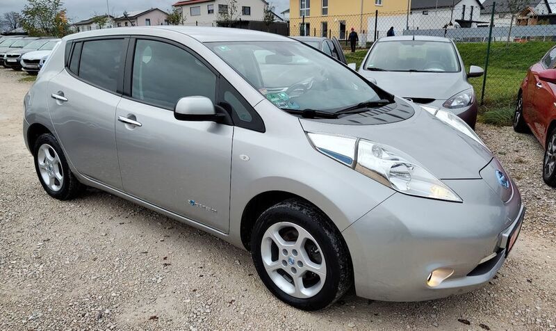 Silber Gebraucht 2015 Nissan Leaf Acenta Kleinwagen | 5.950 € (Fairer Preis) - Bild 1/4