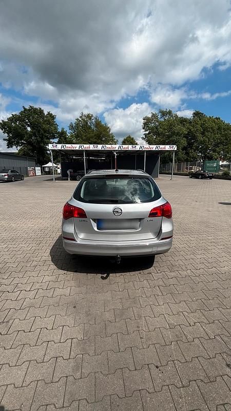 Gebraucht Opel Astra 110 PS (80 kW) 2014 Silber Kombi