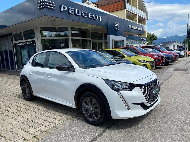 Weiß Gebraucht 2022 Peugeot e-208 Active Kleinwagen | 17.880 € (Fairer Preis) - Bild 1/4