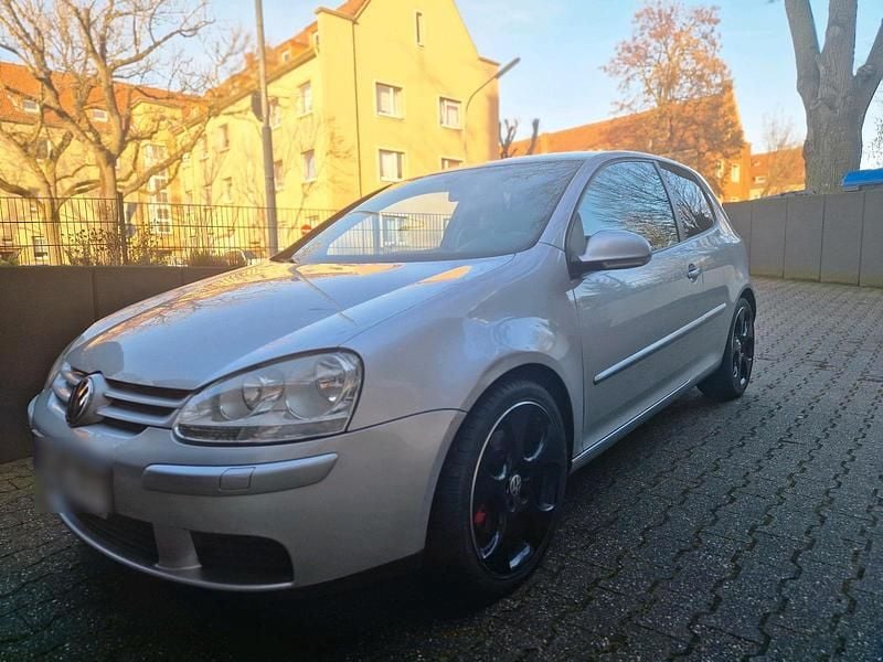 Gebraucht VW Golf V 105 PS (77 kW) 2005 Silber Kleinwagen