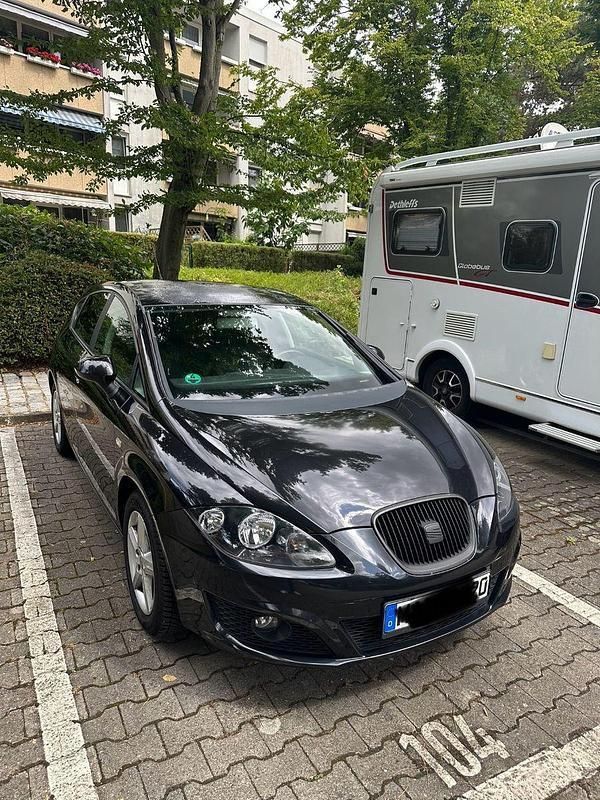 Schwarz Gebraucht 2011 Seat Leon Ecomotive Limousine | 4.300 € (Fairer Preis) - Bild 1/4