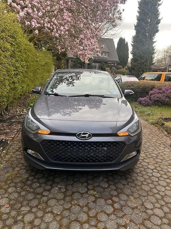 Gebraucht Hyundai i20 75 PS (55 kW) 2016 Grau Kleinwagen