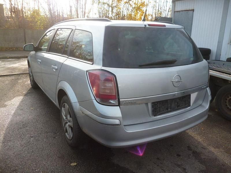 Gebraucht Opel Astra Edition 90 PS (66 kW) 2010 Silber Limousine