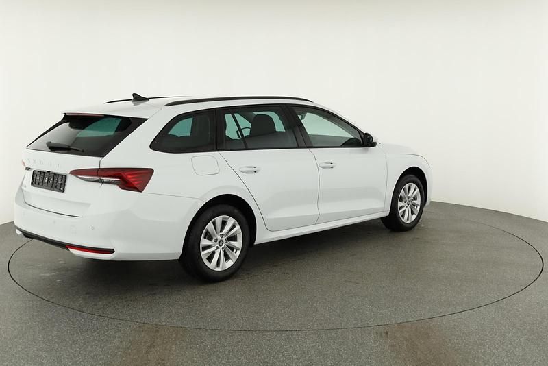 Neu Skoda Octavia Selection 150 PS (110 kW) 2025 Moon white perleffekt Kombi