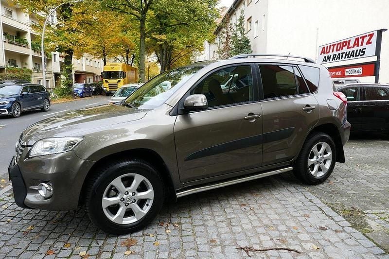 Braun Gebraucht 2011 Toyota RAV4 Life SUV | 11.950 € (Fairer Preis) - Bild 1/4