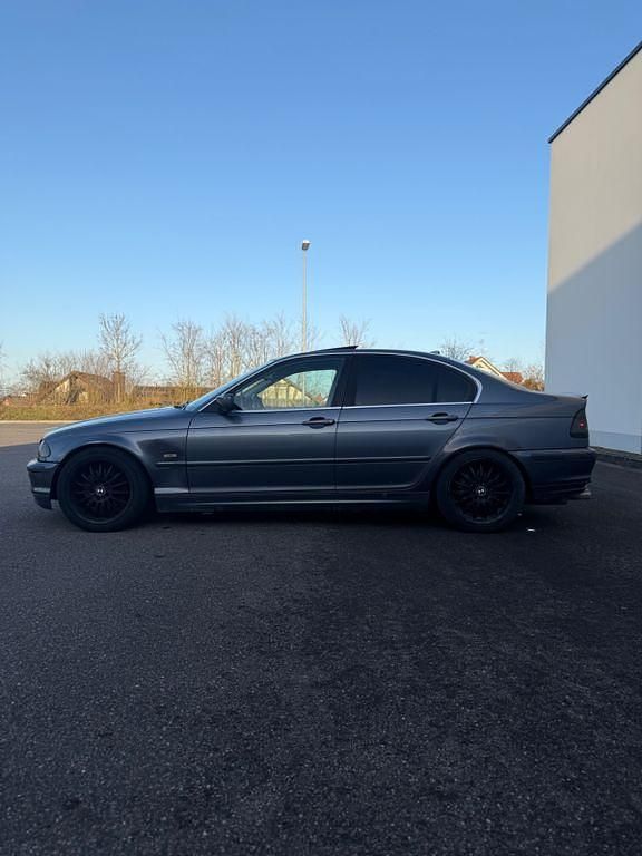 Gebraucht BMW 325 192 PS (141 kW) 2001 Limousine