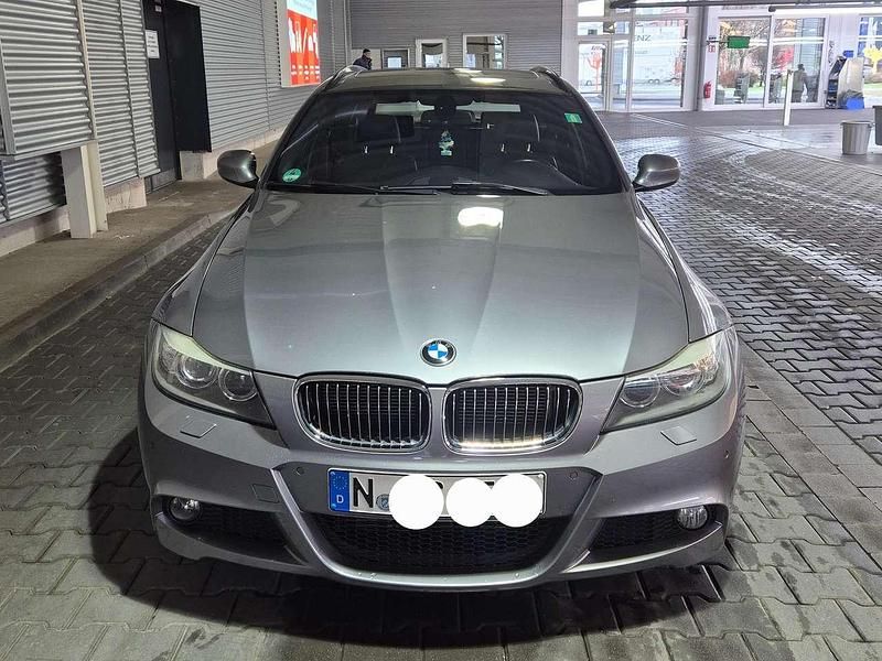Silber Gebraucht 2015 BMW 320 Sport Line Kombi | 12.500 € (Guter Preis) - Bild 1/4