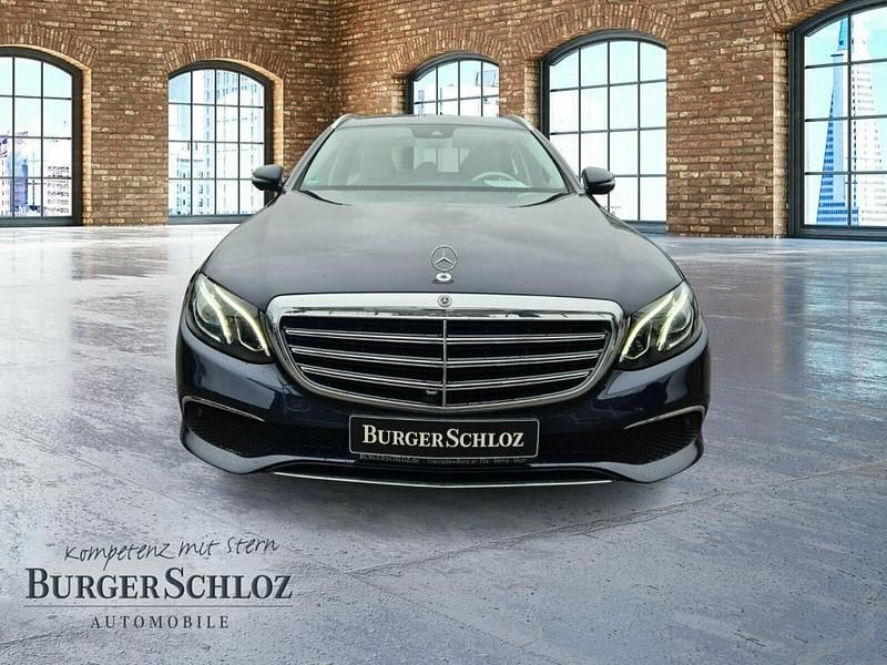 Gebraucht Mercedes E220 194 PS (142 kW) 2018 Cavansitblau metallic Kombi