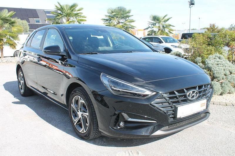 Schwarz Gebraucht 2021 Hyundai i30 Limousine | 15.490 € (Fairer Preis) - Bild 1/4