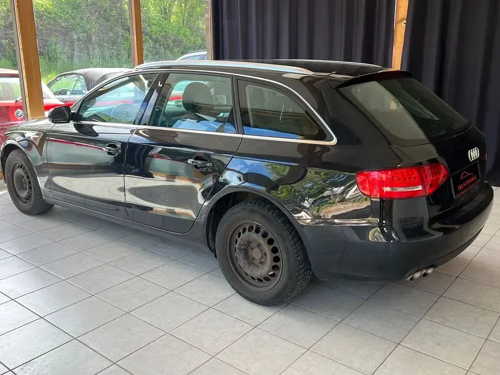 Gebraucht Audi A4 Attraction 120 PS (88 kW) 2011 Schwarz Kombi