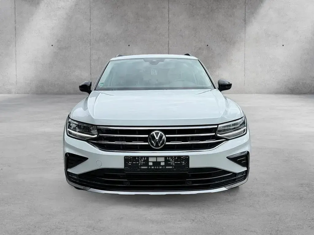 Gebraucht VW Tiguan Sport 150 PS (110 kW) 2019 Weiß SUV