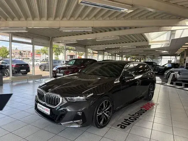 Gebraucht BMW 540 M Sport 303 PS (222 kW) 2025 Grau Limousine