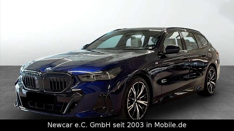 Tansanitblau ii metallic Gebraucht 2025 BMW 530e M Sport Kombi | 71.390 € - Bild 1/4