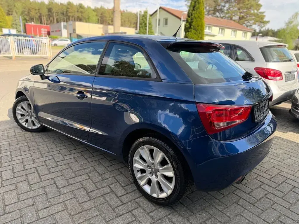 Gebraucht Audi A1 Ambition 105 PS (77 kW) 2011 Blau Kleinwagen