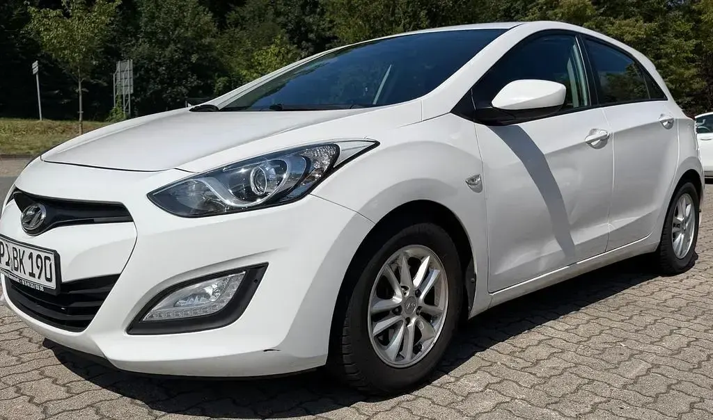 Gebraucht Hyundai i30 Edition 135 PS (99 kW) 2015 Weiß Limousine