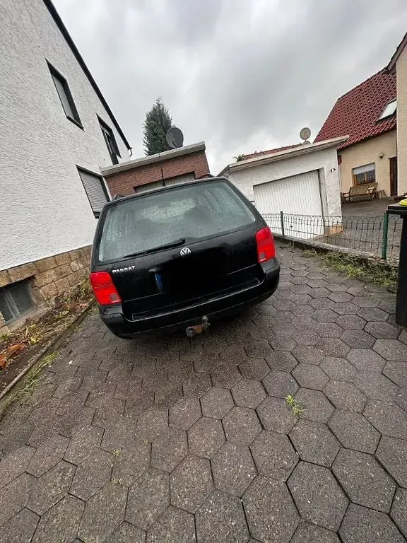 Gebraucht VW Passat Basis 101 PS (74 kW) 1998 Schwarz Kombi