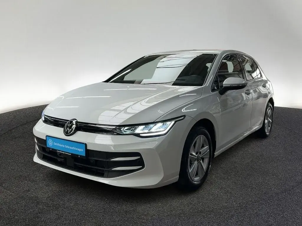 Gebraucht VW Golf VIII Life 116 PS (85 kW) 2025 0q pure white Limousine