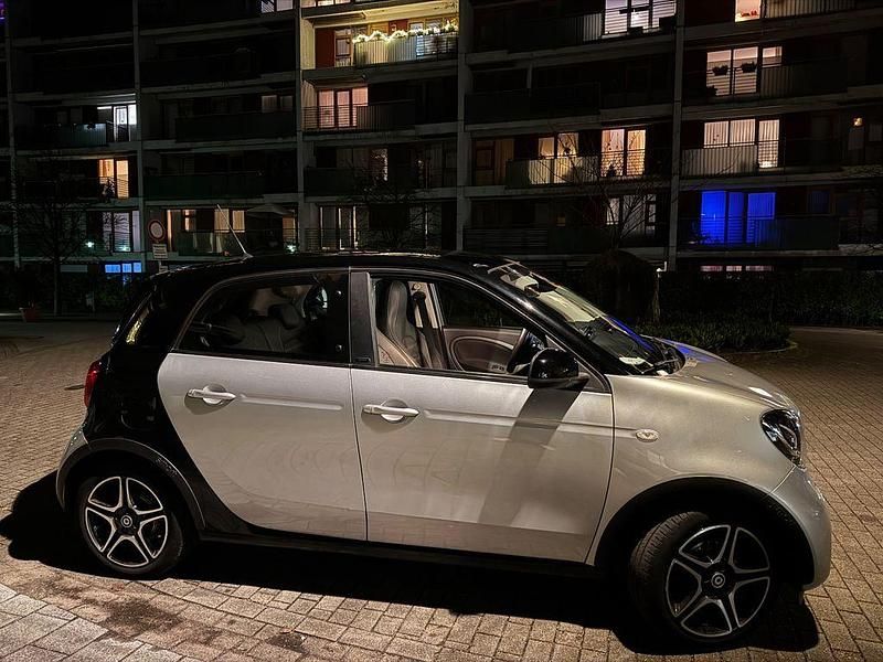 Silber Gebraucht 2018 Smart ForFour Kleinwagen | 10.500 € - Bild 1/4