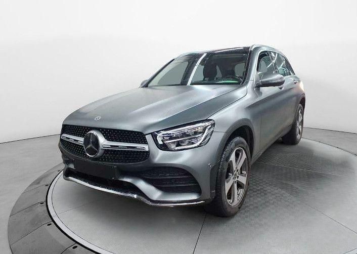 Grau Gebraucht 2021 Mercedes GLC300e AMG SUV | 39.699 € (Fairer Preis) - Bild 1/4