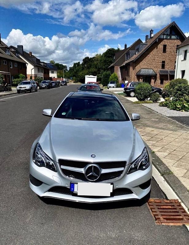 Silber Gebraucht 2013 Mercedes E220 Coupé | 12.800 € (Fairer Preis) - Bild 1/4