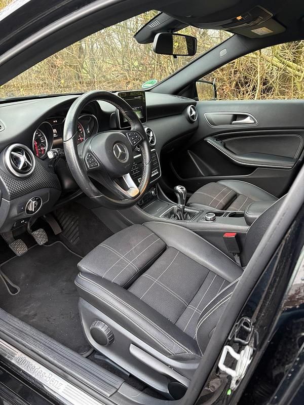 Gebraucht Mercedes A180 AMG 122 PS (89 kW) 2016 Schwarz Kleinwagen