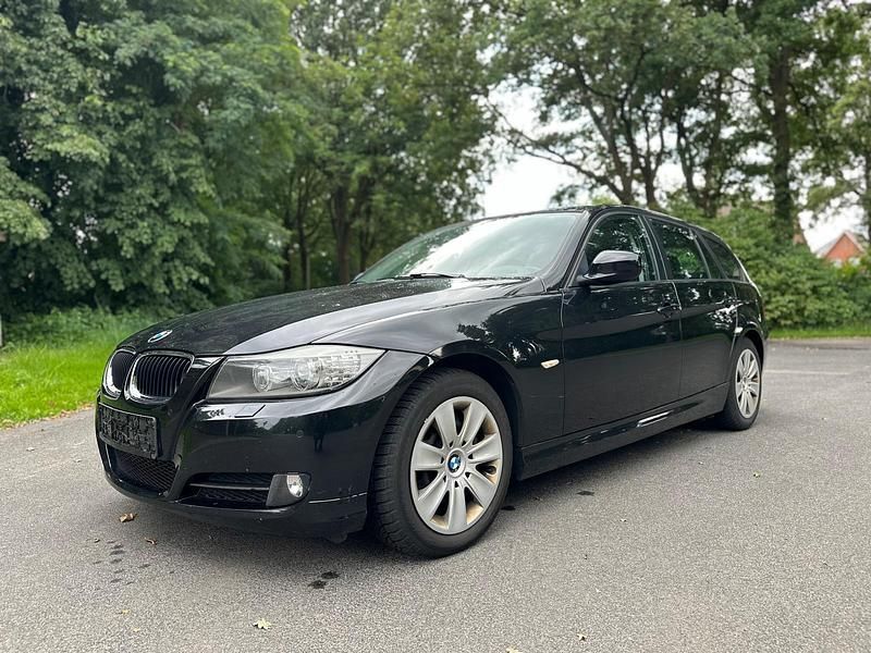 Schwarz Gebraucht 2012 BMW 318 Kombi | 6.500 € (Guter Preis) - Bild 1/4