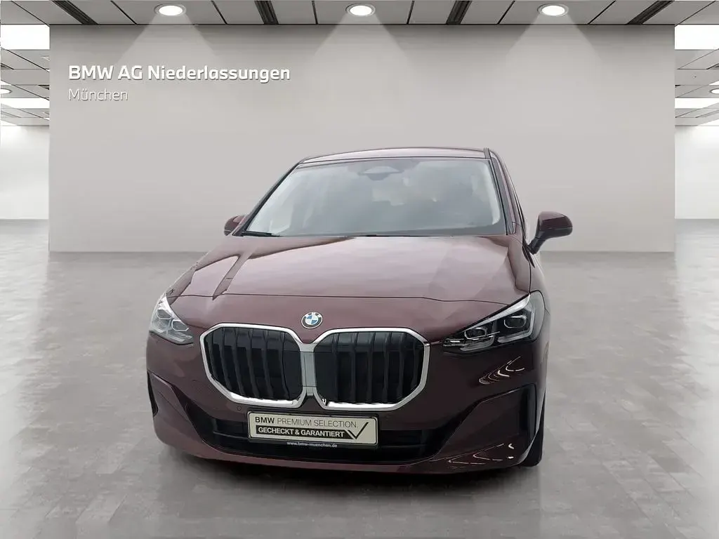 Gebraucht BMW 220 Active Tourer Luxury Line 156 PS (114 kW) 2025 Rot Van / Kleinbus