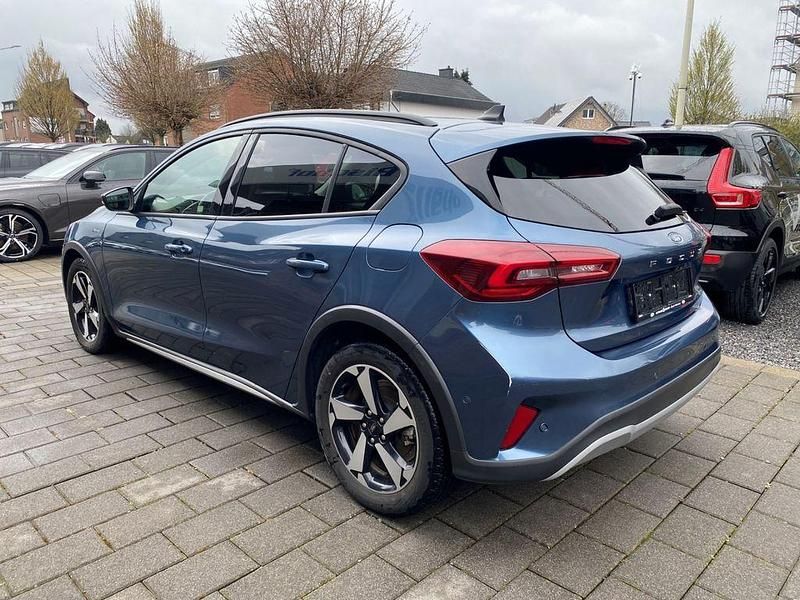Second-hand Ford Focus Active 155 CP (114 kW) 2024 Albastru Berlinǎ
