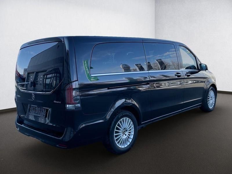 Gebraucht Mercedes V300 Avantgarde 237 PS (174 kW) 2024 Obsidianschwarz Van / Kleinbus