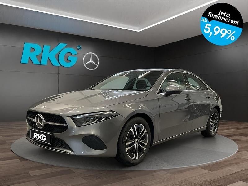 Grau Gebraucht 2024 Mercedes A200 Progressive Limousine | 30.590 € (Fairer Preis) - Bild 1/4