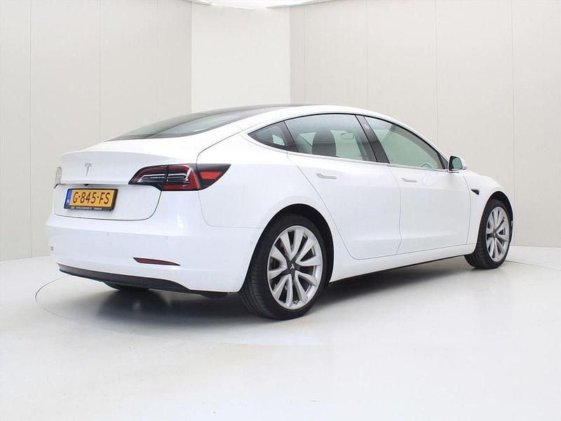 Second-hand Tesla Model 3 Standard Range 225 kW (306 CP) 2019 Alb Berlinǎ