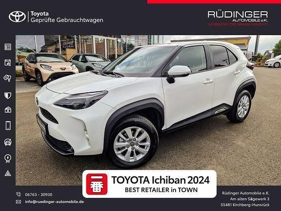 Schneeweiß Gebraucht 2023 Toyota Yaris Hybrid Comfort SUV | 23.400 € (Guter Preis) - Bild 1/4