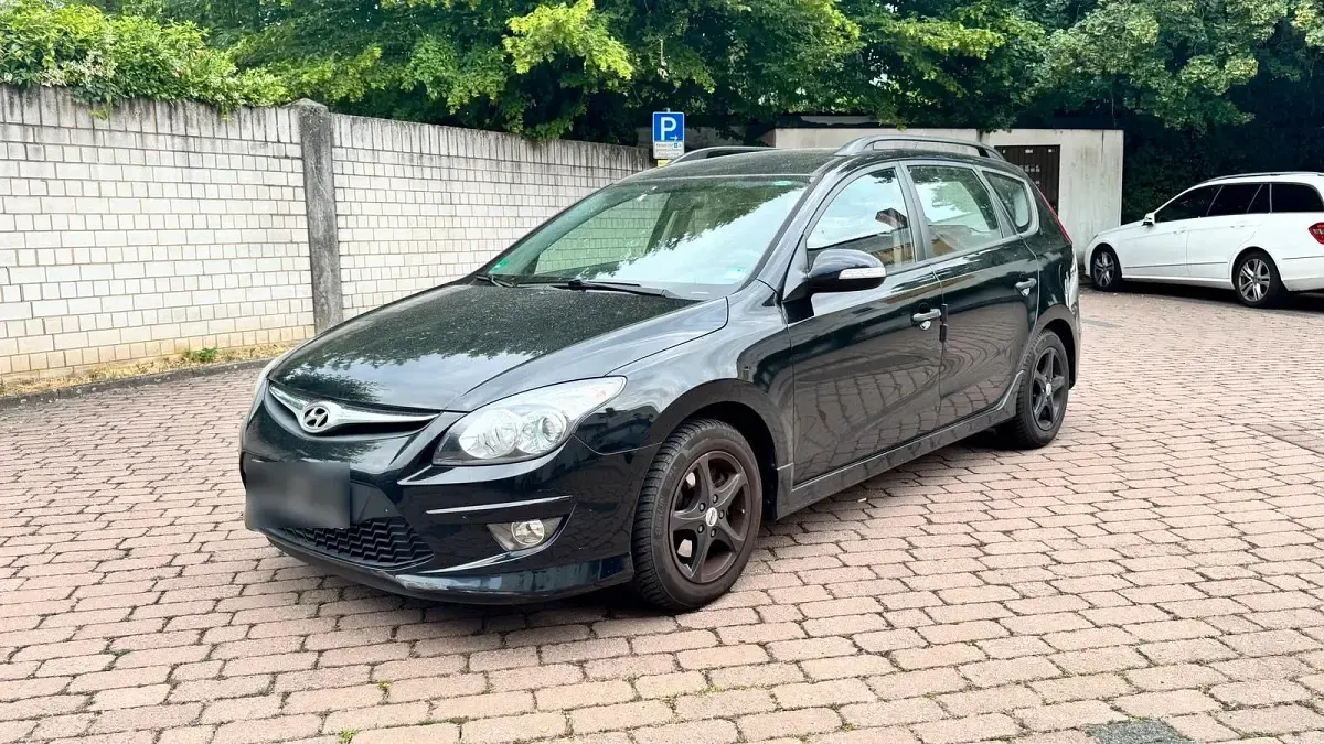Gebraucht Hyundai i30 109 PS (80 kW) 2012 Schwarz Kombi