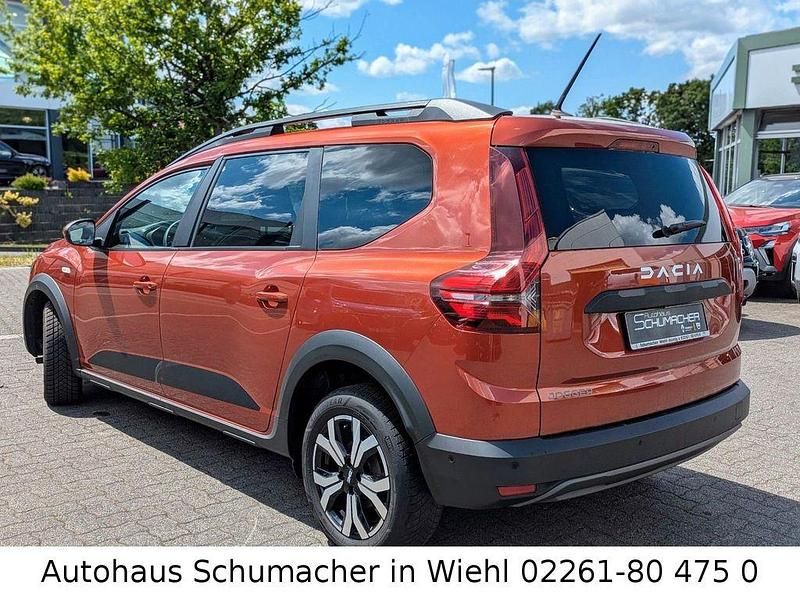 Gebraucht Dacia Jogger Expression 110 PS (80 kW) 2023 Braun Van / Kleinbus
