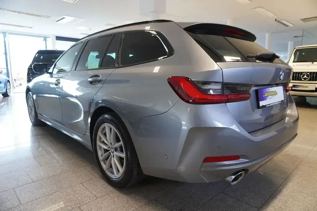 Gebraucht BMW 320 Sport Line 190 PS (139 kW) 2023 Grau Kombi