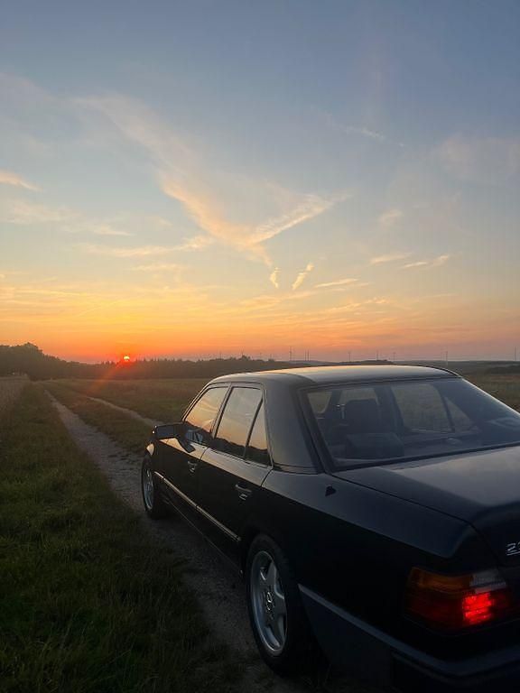 Gebraucht 1989 Mercedes E230 Limousine | 3.600 € - Bild 1/4