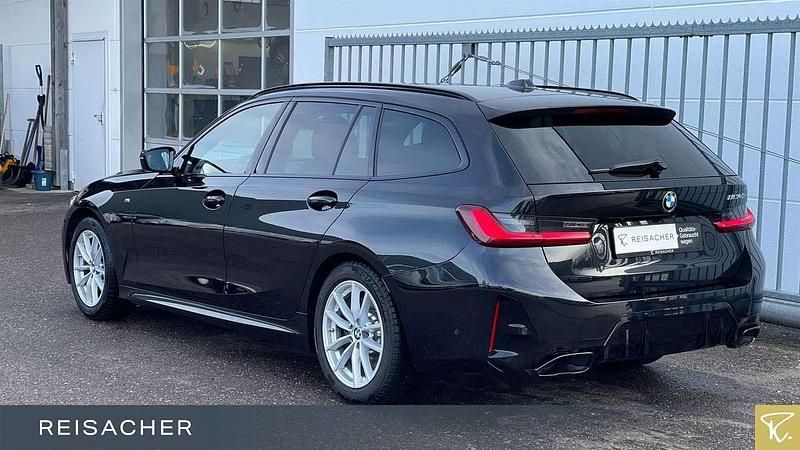 Gebraucht BMW 340 374 PS (275 kW) 2025 Saphirschwarz metallic Kombi