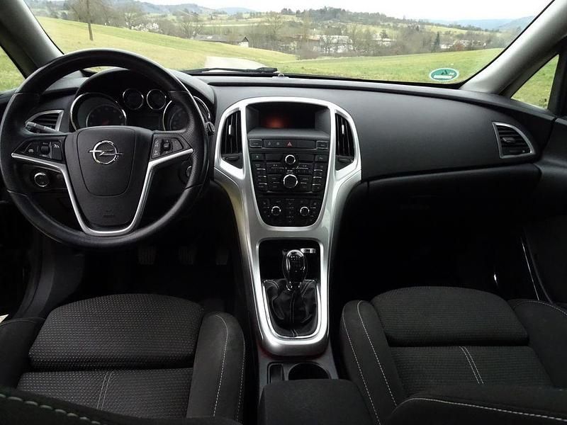 Gebraucht Opel Astra Edition 179 PS (131 kW) 2010 Schwarz Limousine