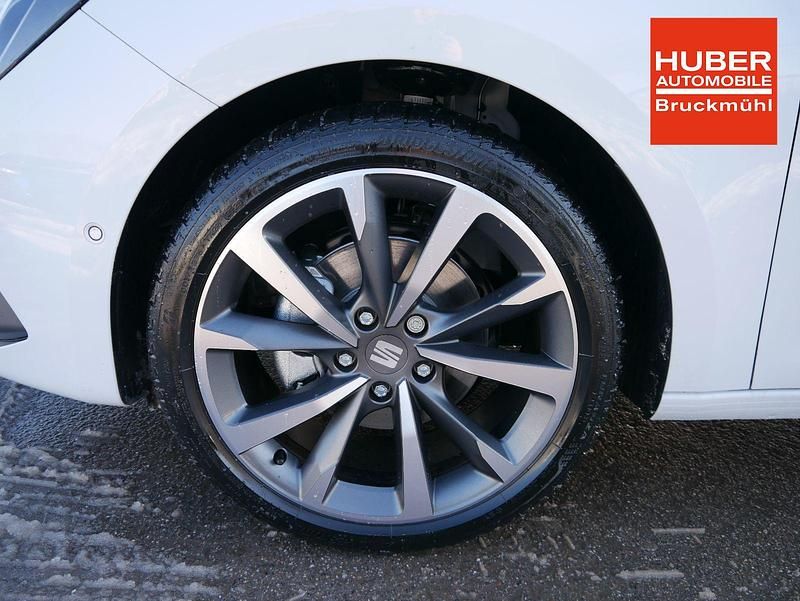 Neu Seat Leon FR 150 PS (110 kW) 2025 Nevadaweiß metallic Kombi