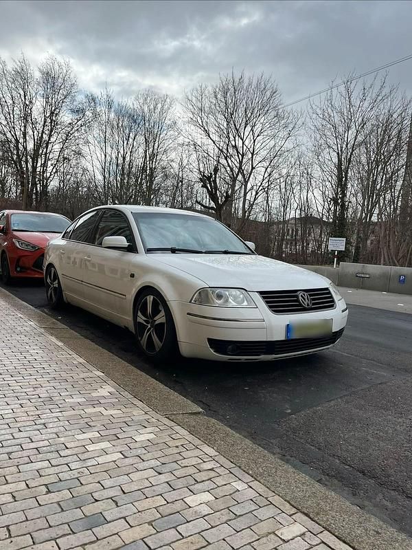 Gebraucht VW Passat 131 PS (96 kW) 2002 Weiß Limousine