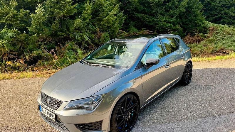 Grau Gebraucht 2016 Cupra Leon Limousine | 15.949 € (Superpreis) - Bild 1/4