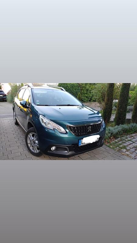 Grün Gebraucht 2017 Peugeot 2008 SUV | 8.990 € (Fairer Preis) - Bild 1/4