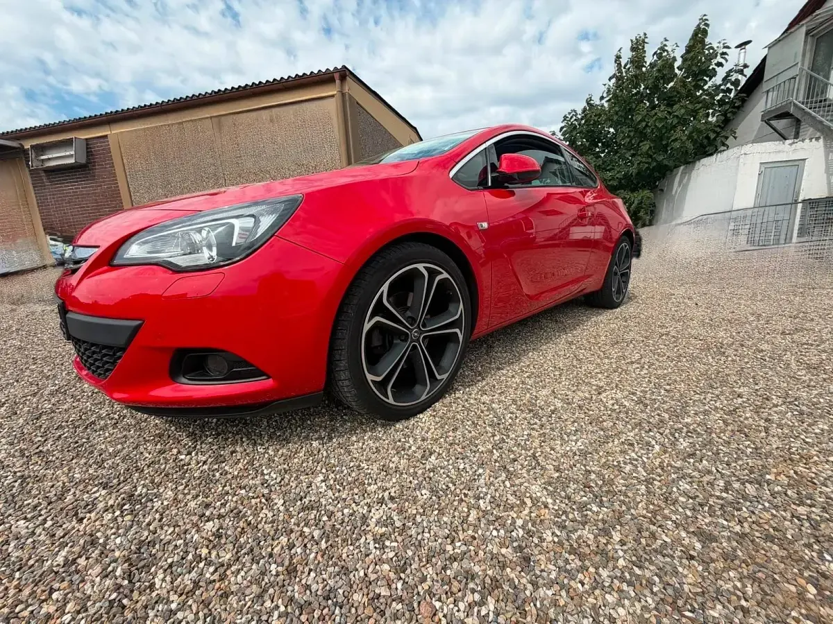 Gebraucht Opel Astra GTC 179 PS (131 kW) 2011 Rot Coupé