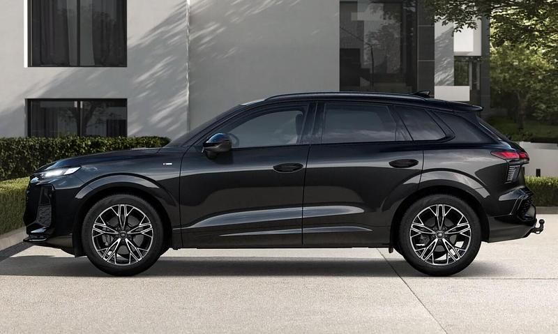 Neu Audi Q3 Advanced 150 PS (110 kW) 2025 Mythosschwarz metallic SUV