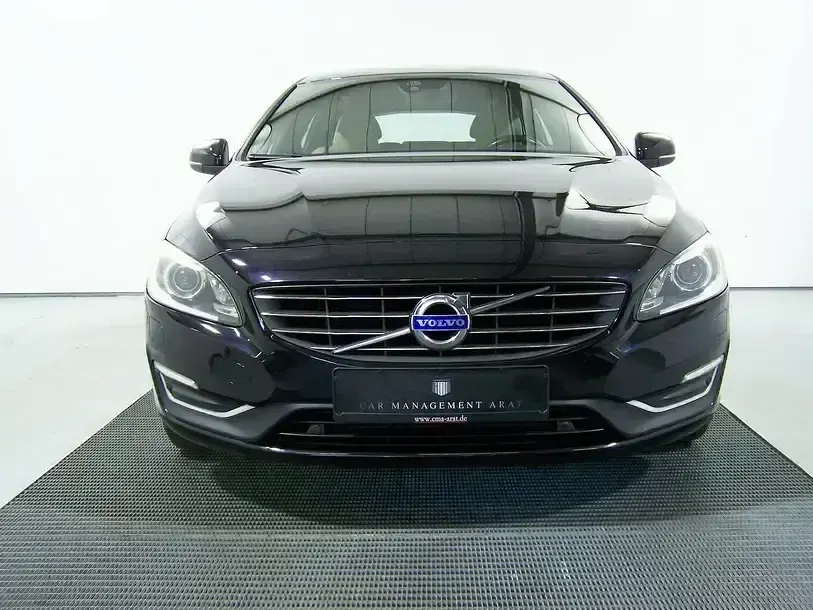 Używany Volvo V60 Summum 181 KM (133 kW) 2015 Czarny Kombi